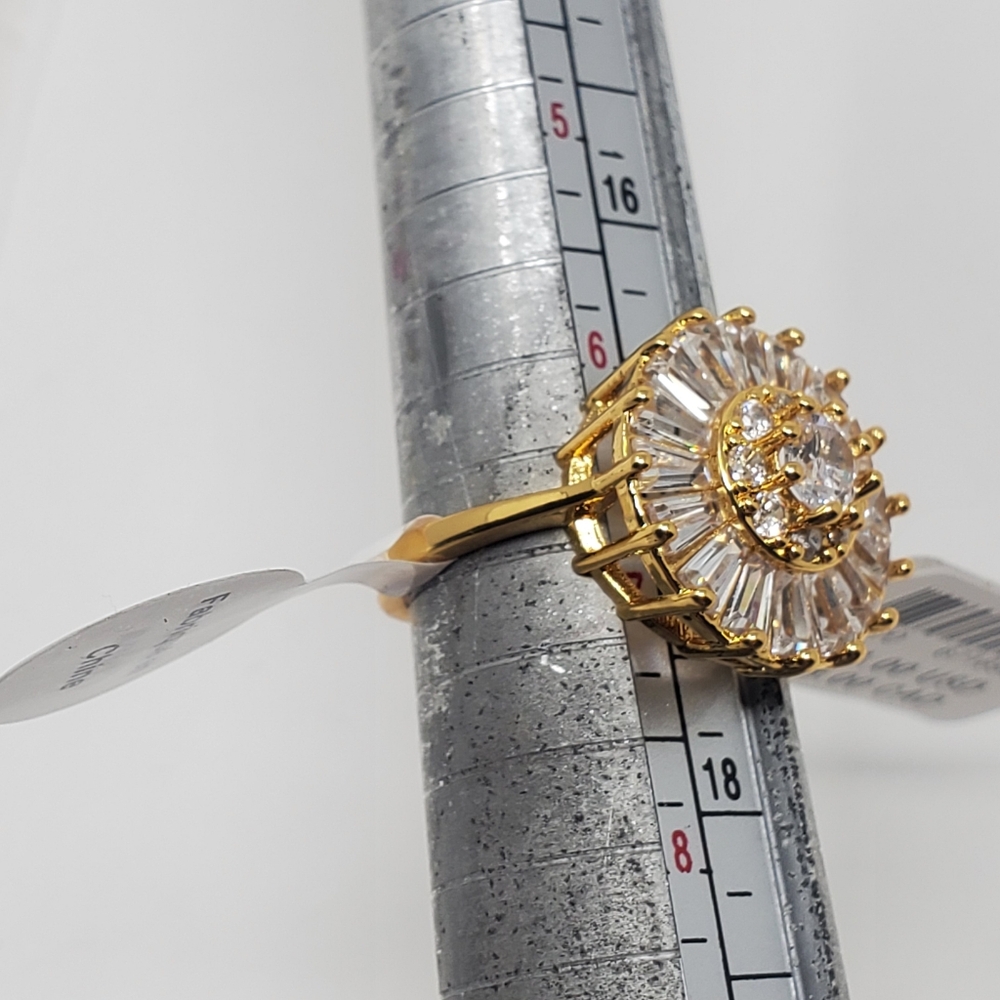 🏷️ NWT Anthropologie Round Geometric Sunburst Ring, Size 7 - Picture 8 of 11